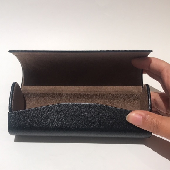 Burberry glasses case - Picture 2 of 2